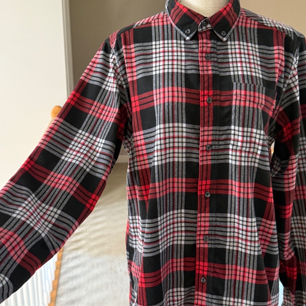 Men's KAVU Red Black Plaid Long Sleeve Button Down Shirt Size M - Picture 4 of 13